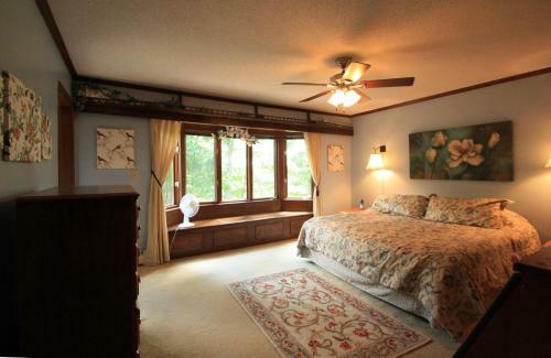 Hickory Manor