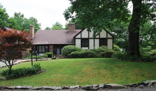 Hickory Manor
