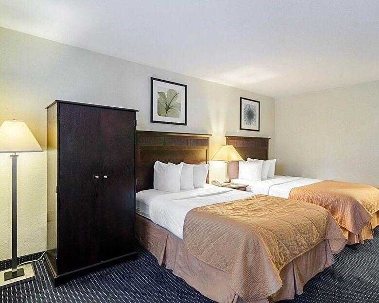 Hotel Clarion Inn & Suites