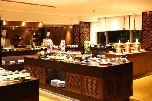 Radisson Blu Plaza Hotel Hyderabad Banjara Hills