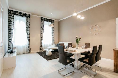 Parliment Luxury Apartment