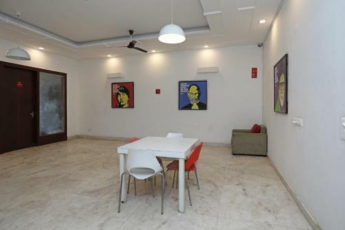 Hotel Oyo Flagship 136 Sector 45 Noida