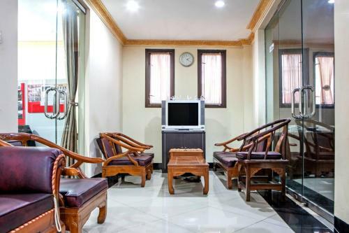 Hostal Reddoorz Near Isola Upi
