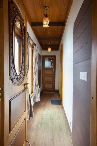 Abad Premium House Boat