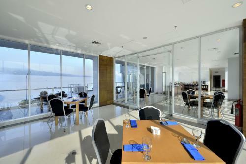 Whiz Prime Hotel Megamas Manado