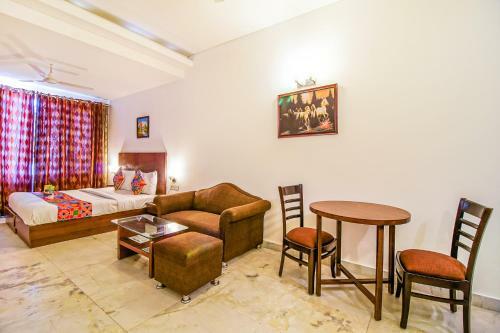 Hotel Oyo Premium Golf Course II