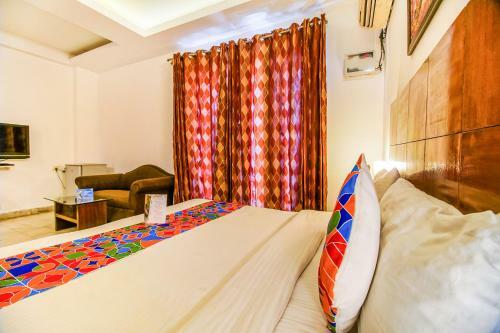 Hotel Oyo Premium Golf Course II