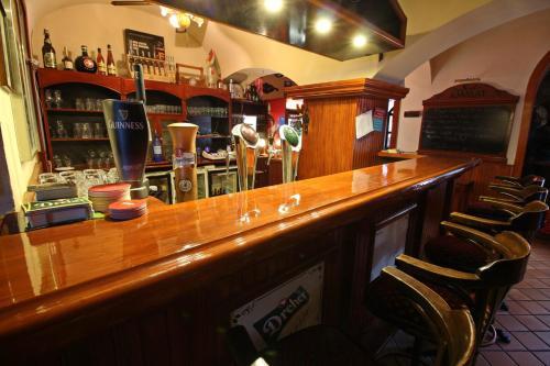 Bed & Breakfast Play Pub �tterem �s Panzi�