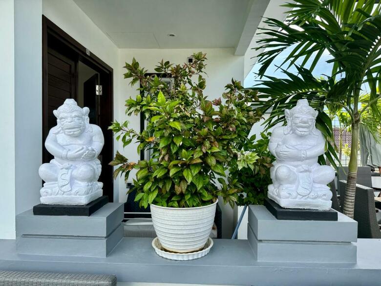 Bed & Breakfast Villa Rumah Putih Abu Abu