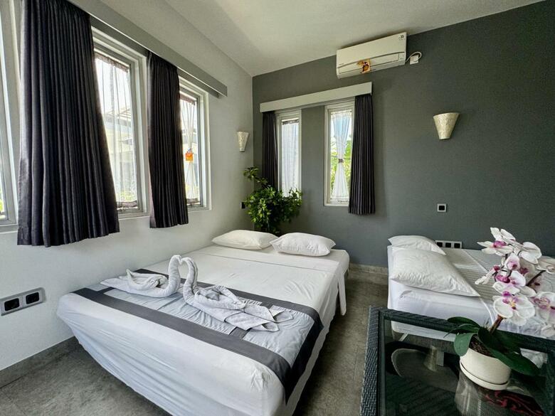 Bed & Breakfast Villa Rumah Putih Abu Abu
