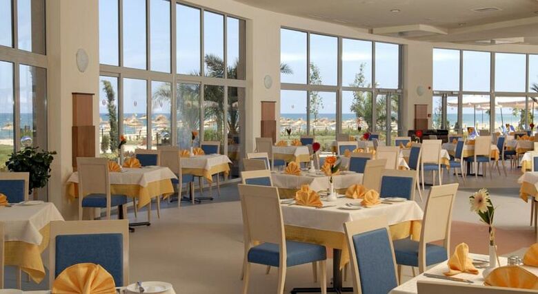 Hotel Sol Luna Bay Resort