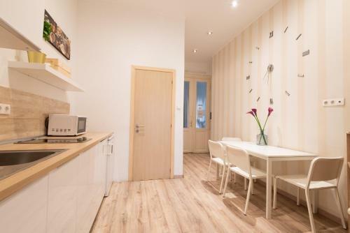 Standard Apartment By Hi5 - West End Center