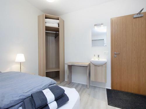 Bed & Breakfast Kef Guesthouse At Gr�n�svegur