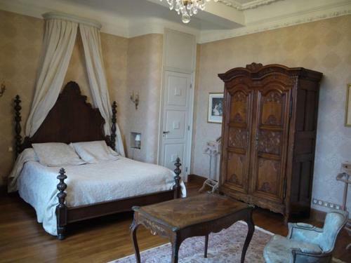 Hostal Ch�teau Fran�ois D'o