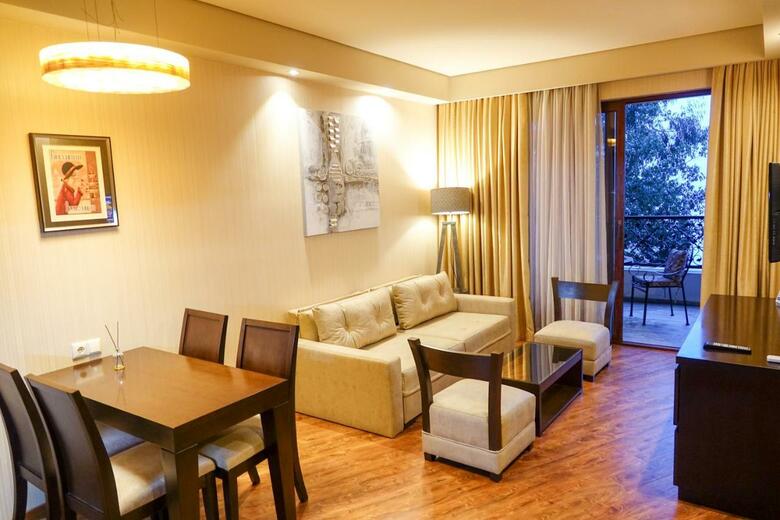 Luxury Dreamland Oasis Apartments