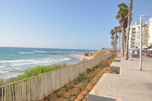 Bat Yam Apartment Sea View 3