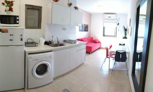 Bat Yam Apartment Sea View 3