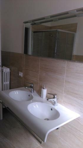 Hostal A Due Passi Dal Treno Affittacamere