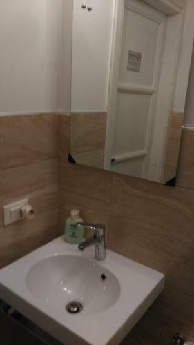 Hostal A Due Passi Dal Treno Affittacamere