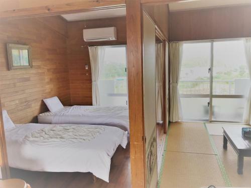 Hostal Pension Crystal Inn Onna