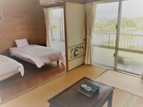 Hostal Pension Crystal Inn Onna