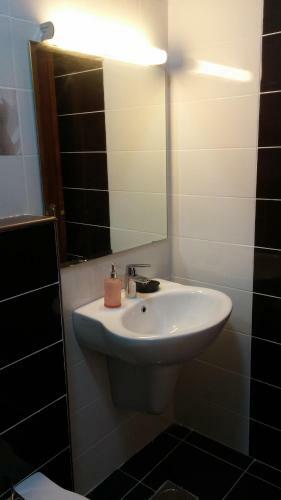 Cozy Dair Ghbar Apartment
