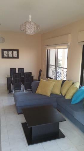 Cozy Dair Ghbar Apartment