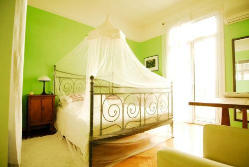 Apartment With Roof Garden