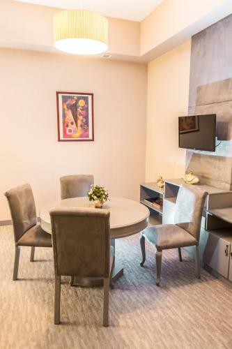 Grand Sapphire Hotel