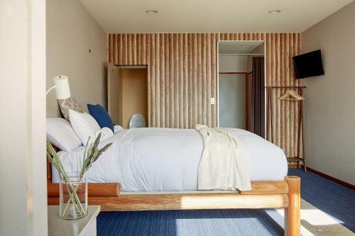 Big Bear Cortina Lodge