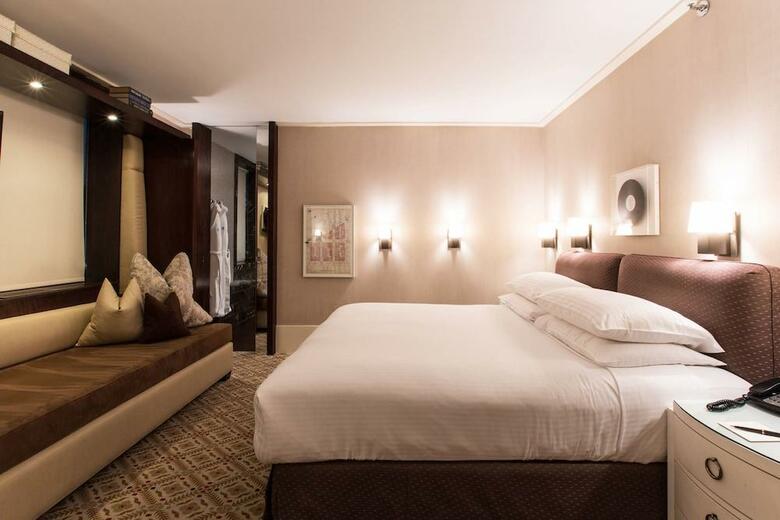 City Club Hotel