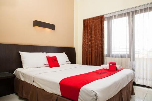 Bed & Breakfast Reddoorz Near Gubeng Station