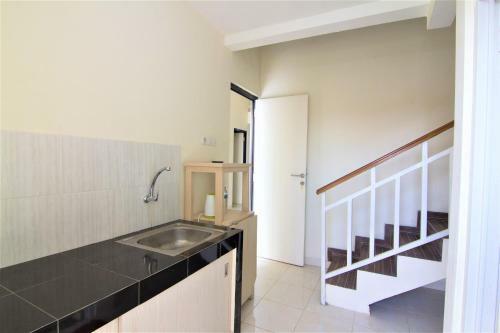 Hostal Reddoorz @ Mayjen Sungkono