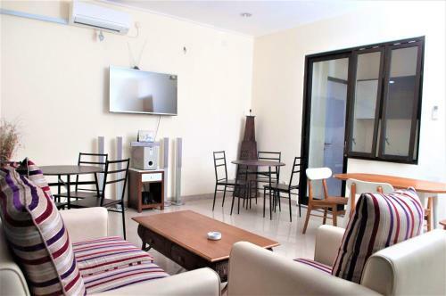 Hostal Reddoorz @ Mayjen Sungkono