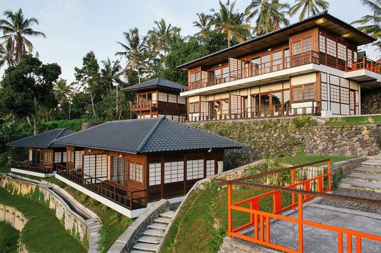 Hotel Suarapura Resort & Spa