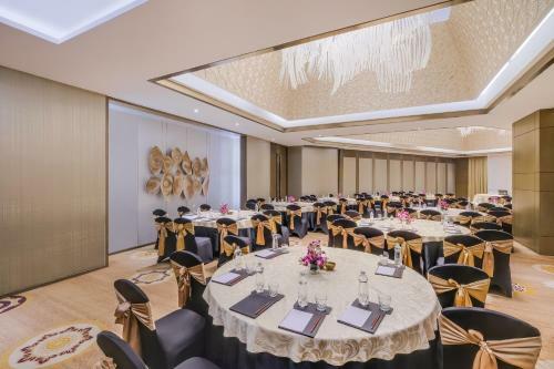 Hotel Courtyard By Marriott Gurugram Downtown