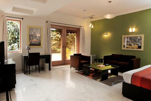 Hostal Ahuja Residency -jcm 55, Dlf Phase -2
