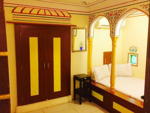 Bed & Breakfast Khandaka Mahal - A Heritage Hotel