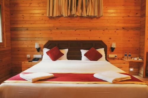 Hotel Bamboo Creek Resort