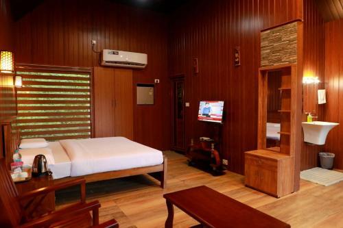 Hotel Woodrose Resort