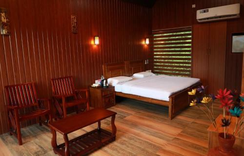 Hotel Woodrose Resort