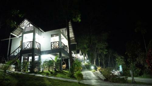 Hotel Woodrose Resort
