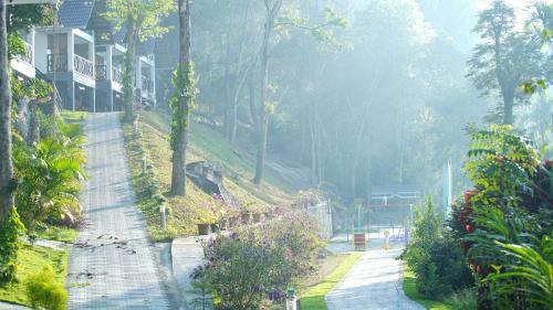 Hotel Woodrose Resort