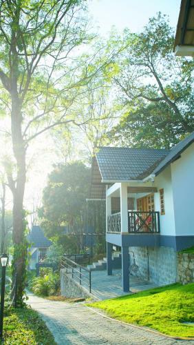 Hotel Woodrose Resort