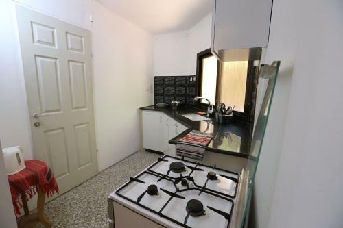 Hostal Lesanel - Guest House