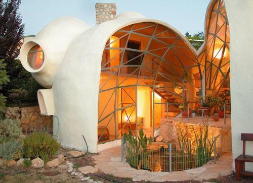 Round 3-bedroom Villa House