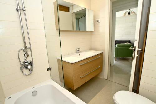 Charming Central Two Bedroom Apartment- Trumpeldor St.