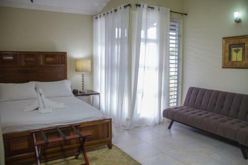 Two Bedroom Apartment In Kingston