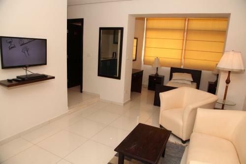 Al Qaderi Apartment Hotel