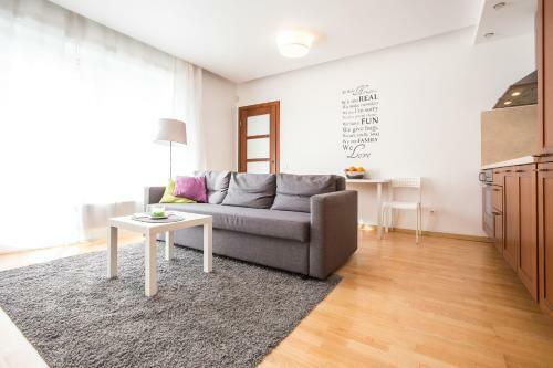 White And Bright Apartment Near Downtown